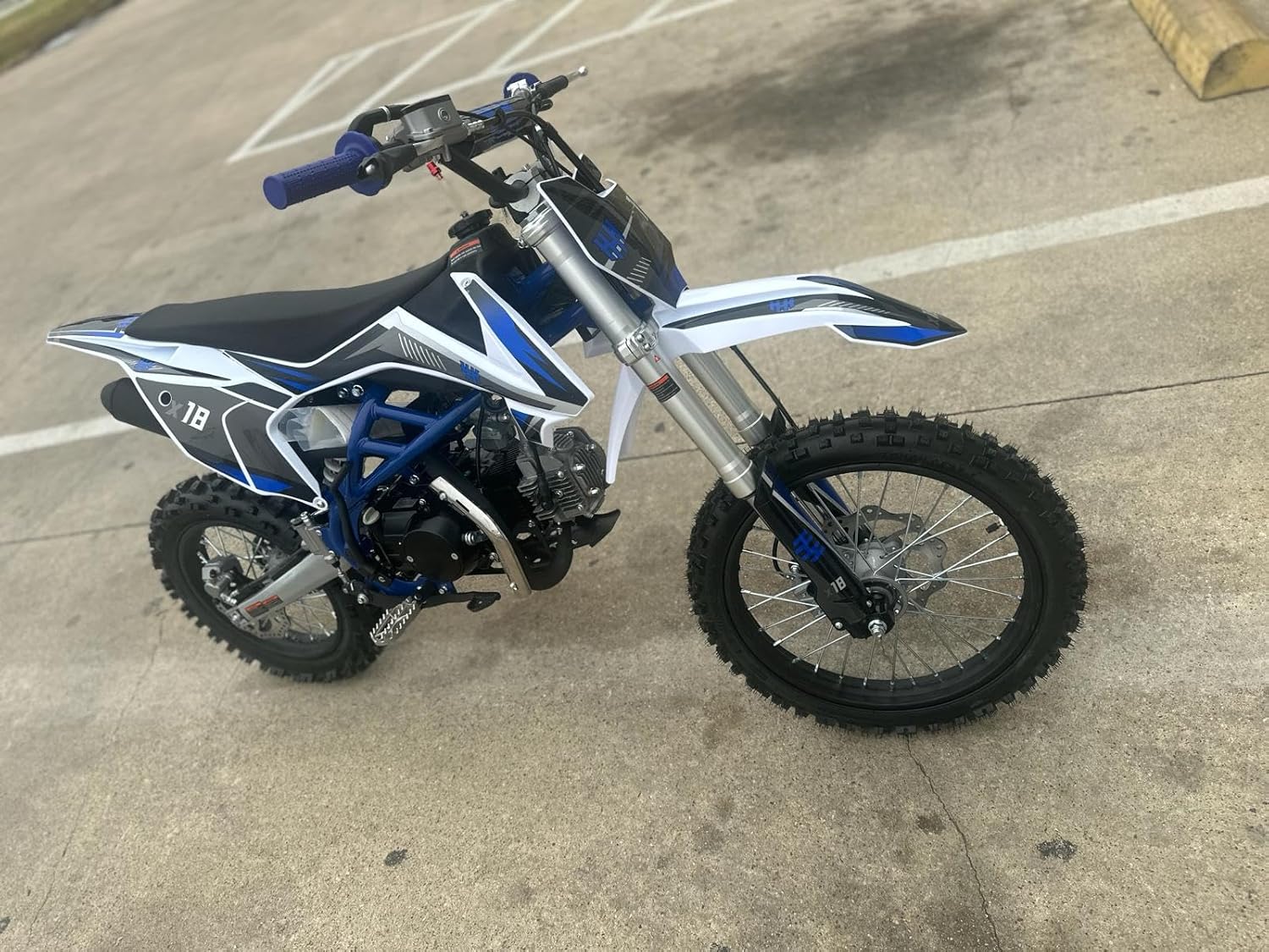 125cc Dirt Bike X18 Racing DB18 Dirtbike 125cc 4 Speed Manual Clutch and Big Size Tires 17/14 inches