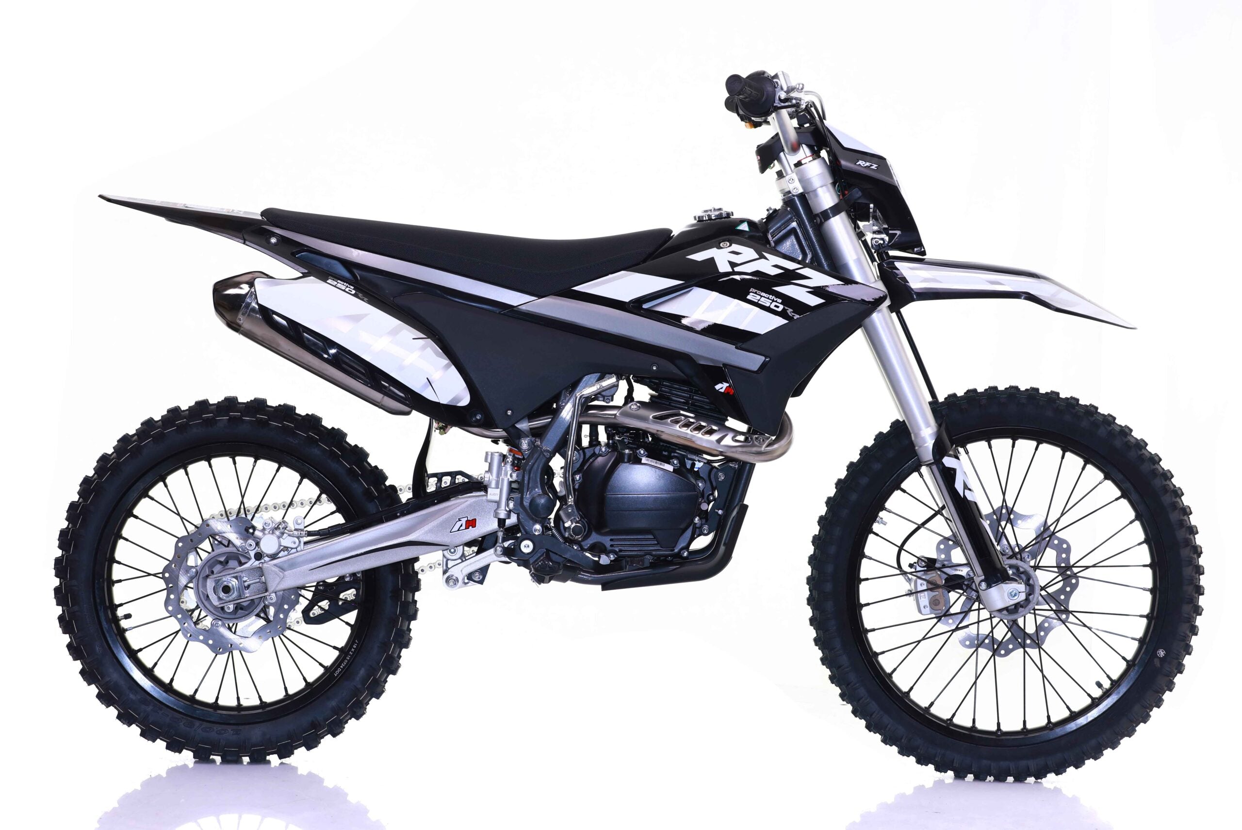 Apollo Thunder-250cc DLX RFN Off-Road Manual Clutch 5 Gears Dirt Bike